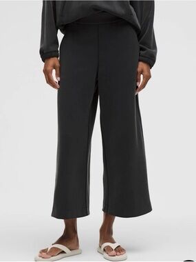 lululemon cropped softreme pants like new condition